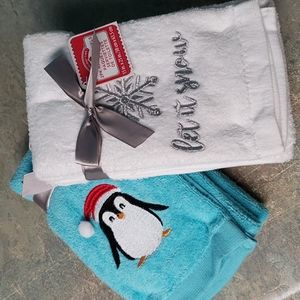 🌟New Price 2/$32🌟Christmas Hand Towels